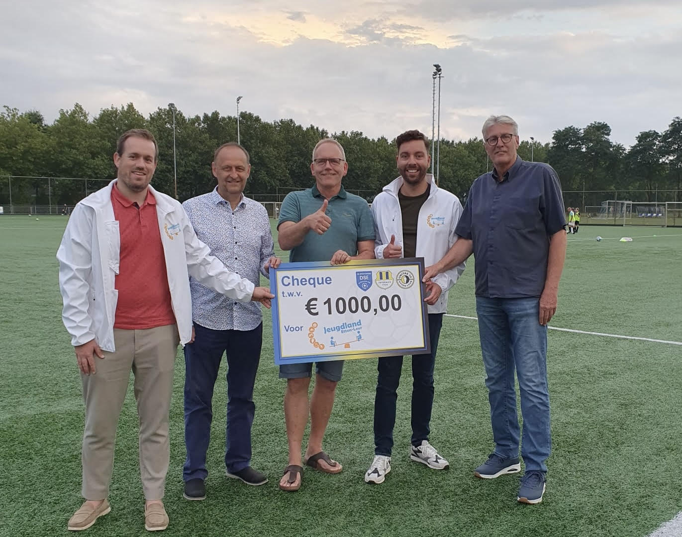 Cheque Etten-Leurse voetbalclubs voor Jeugdland